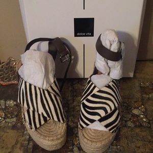 Dolce Vita Carsie Wedge Sandal 7.5 Zebra